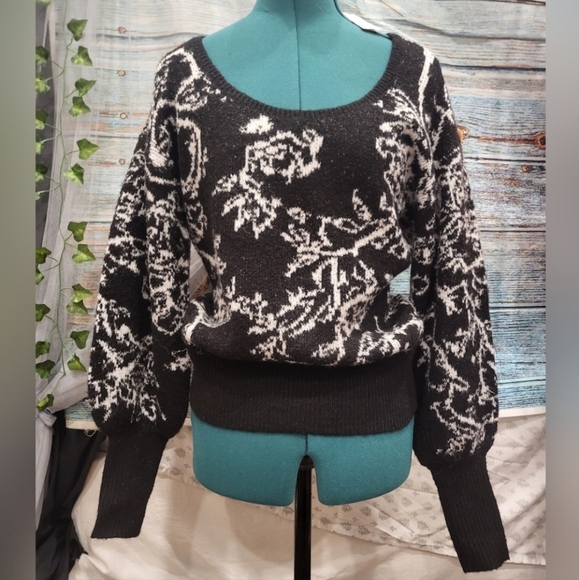 WHBM sweater NWT - Picture 1 of 3